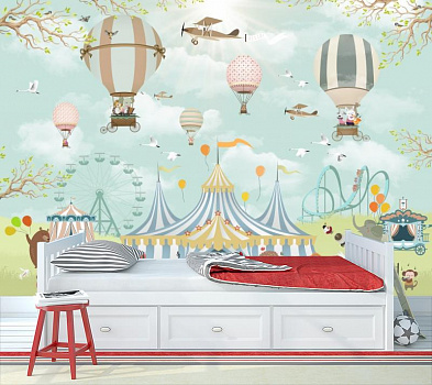 Воздушные шары над цирком шапито в интерьере детской комнаты мальчика