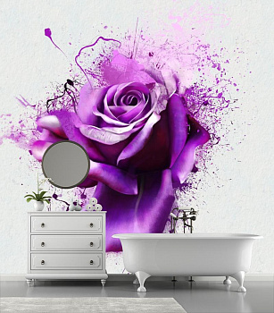 Яркая роза на белом в интерьере ванной