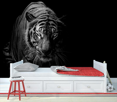 Тигр в темноте в интерьере детской комнаты мальчика