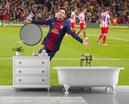 Футболист Месси в интерьере ванной
