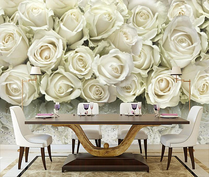 Белые розы в своем отражении в интерьере кухни с большим столом