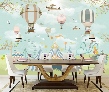 Воздушные шары над цирком шапито в интерьере кухни с большим столом