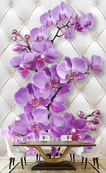 Фиалковая орхидея в интерьере кухни с большим столом