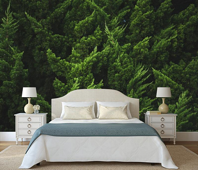 Зеленый лес в интерьере спальни