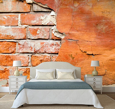 Кирпичная стена со штукатуркой в интерьере спальни