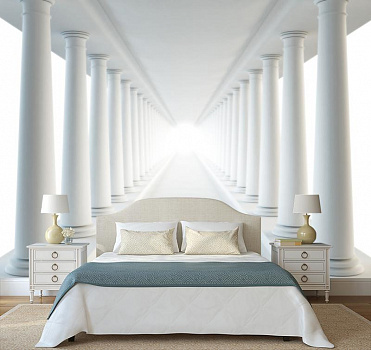 Белый коридор из колонн в интерьере спальни