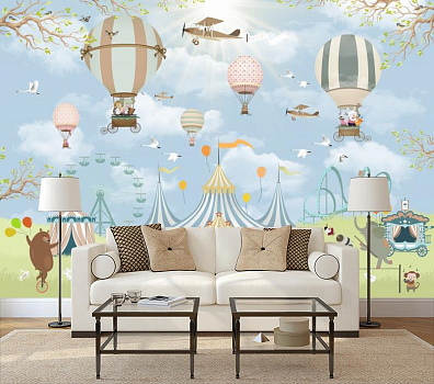 Воздушные шары над каруселями и цирком в интерьере гостиной с диваном