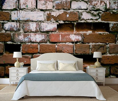 Кирпичная стена с белым налетом в интерьере спальни