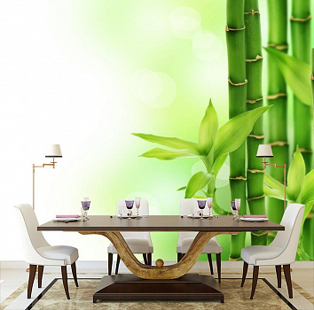 Побеги бамбука в интерьере кухни с большим столом