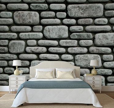 Стена из гладкого камня в интерьере спальни