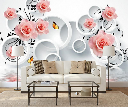 Бутоны роз над водой в интерьере гостиной с диваном
