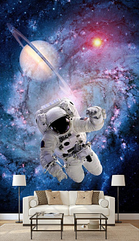 Космонавт в открытом космосе в интерьере гостиной с диваном