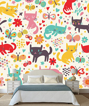 Разноцветные кошки в интерьере спальни