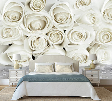 Белые розы  в интерьере спальни