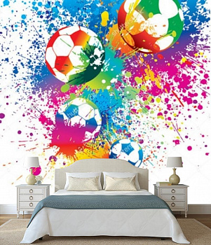 Разноцветный футбол в интерьере спальни