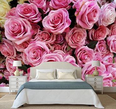 Розовый букет в интерьере спальни
