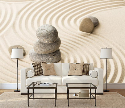 Золотистый песок и камни в интерьере гостиной с диваном