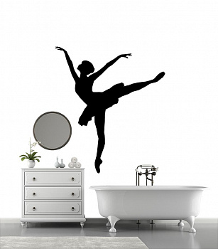 Балерина в интерьере ванной