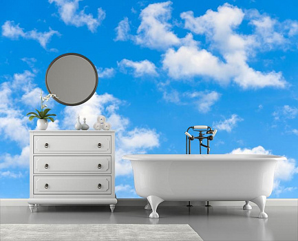Голубое небо с облаками в интерьере ванной