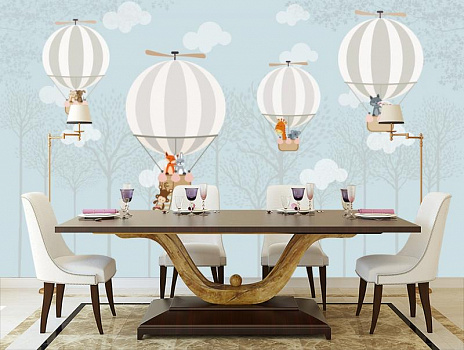 Зверята на воздушных шарах в интерьере кухни с большим столом