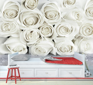 Белые розы с каплями росы в интерьере детской комнаты мальчика