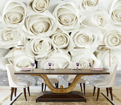 Белые розы  в интерьере кухни с большим столом