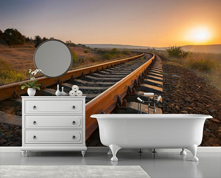 Железная дорога на закате в интерьере ванной