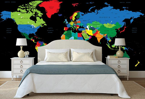 Карта мира на черном фоне в интерьере спальни