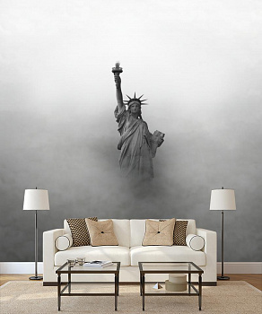 Статуя Свободы в интерьере гостиной с диваном