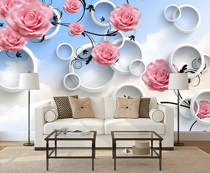 Розовые розы с белыми кругами в интерьере гостиной с диваном