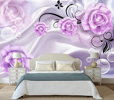 Воздушные пузыри с розами на белом шелке в интерьере спальни