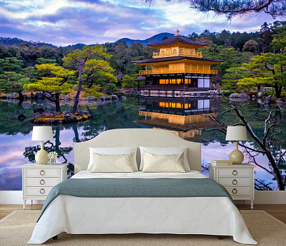 Японский дом на фоне леса в интерьере спальни