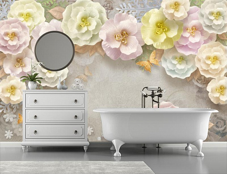 Цветы на серой стене в интерьере ванной