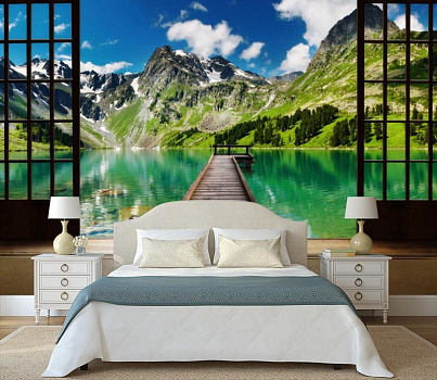 Прозрачное озеро в горах в интерьере спальни