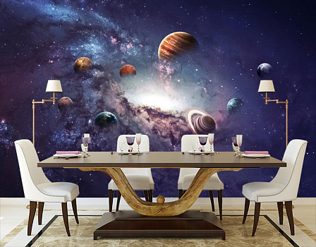 Красота планет в интерьере кухни с большим столом