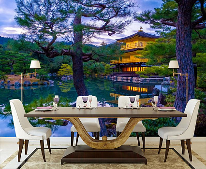 Японский дом у реки в интерьере кухни с большим столом