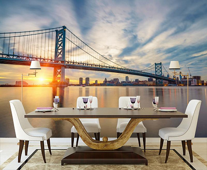 Манхэттенский мост в Нью-Йорке в интерьере кухни с большим столом
