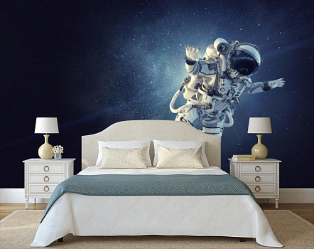 Космонавт  в интерьере спальни
