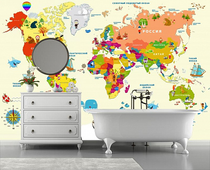 Яркая карта мира  в интерьере ванной
