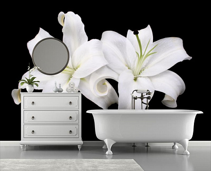 Белые лилии в интерьере ванной