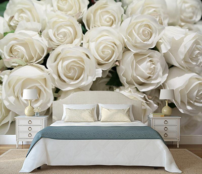 Белоснежные розы в интерьере спальни