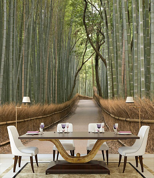 Бамбуковый лес в интерьере кухни с большим столом