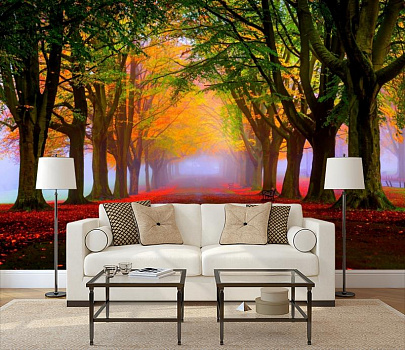 Красочный лес в интерьере гостиной с диваном