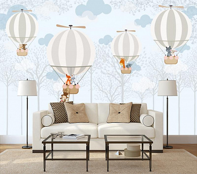 Животные на воздушных шарах над лесом в интерьере гостиной с диваном