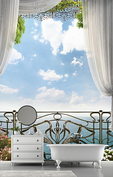 Кованный балкон с видом на море в интерьере ванной