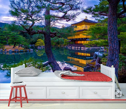 Японский дом у реки в интерьере детской комнаты мальчика