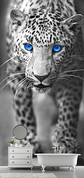 Голубоглазый леопард  в интерьере ванной