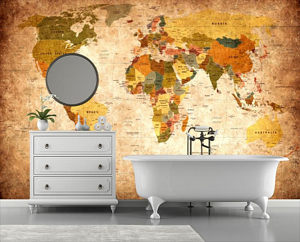 Старинная карта мира в интерьере ванной