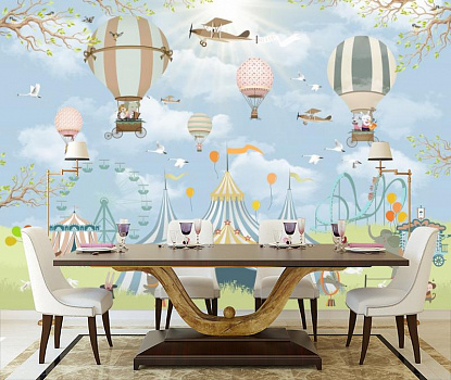 Воздушные шары над каруселями и цирком в интерьере кухни с большим столом