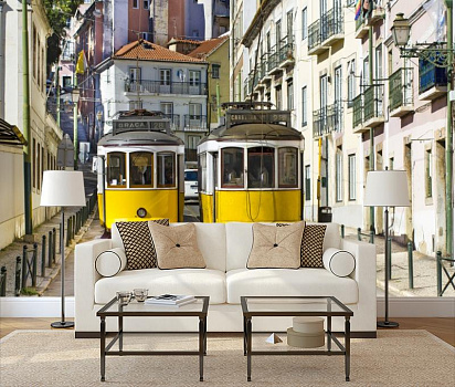 Желтые трамвайчики в интерьере гостиной с диваном